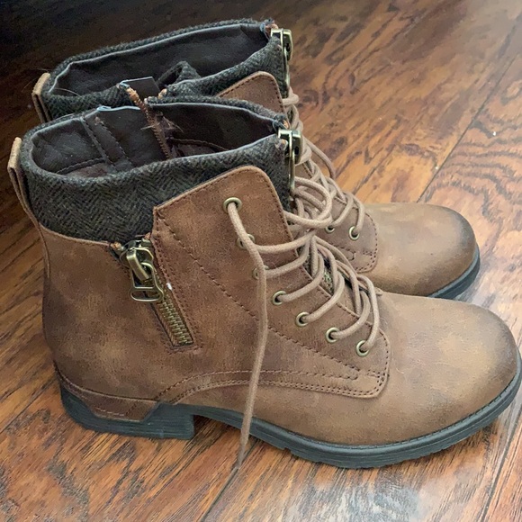 White Mountain Boots - Picture 3 of 5